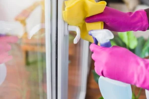 Bersihkan Secara Rutin Kusen Pintu Jendela UPVC
