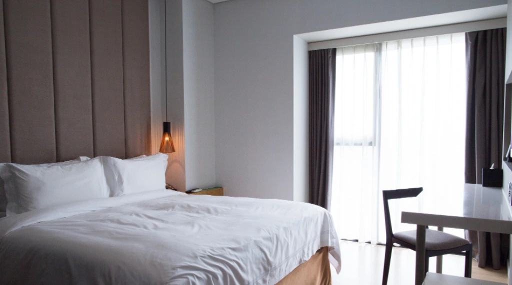 Kamar Tidur Minimalis Bergaya Hotel Modern