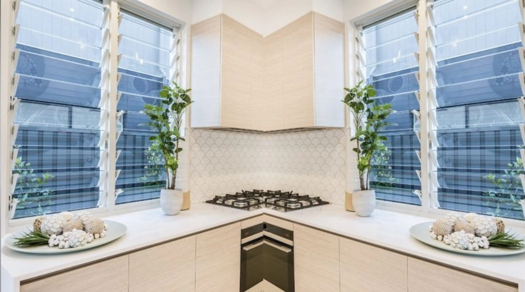 Jendela Dapur Aluminium Louver