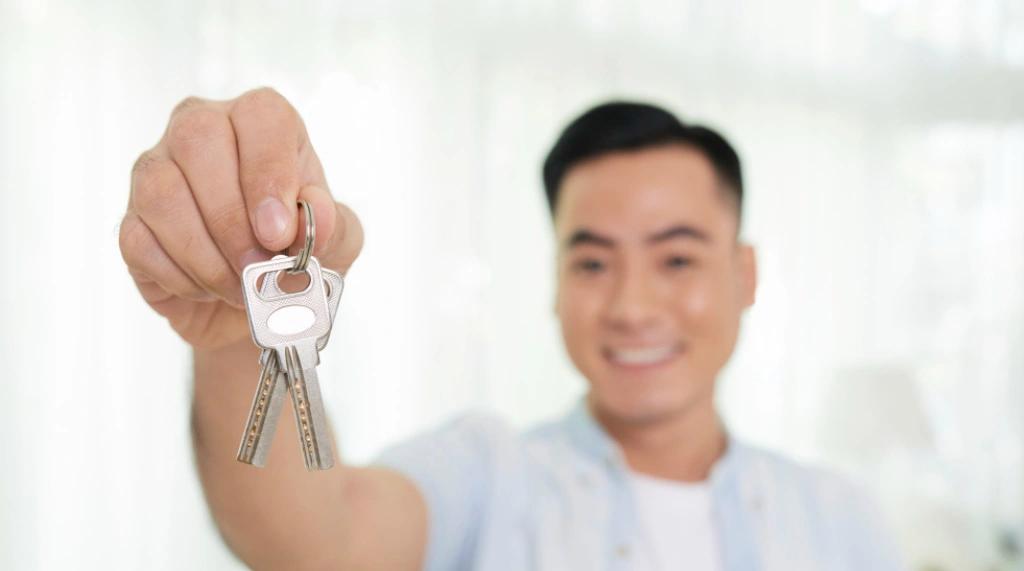 Cara Aman Membuka Pintu Rumah Tanpa Kunci Serep