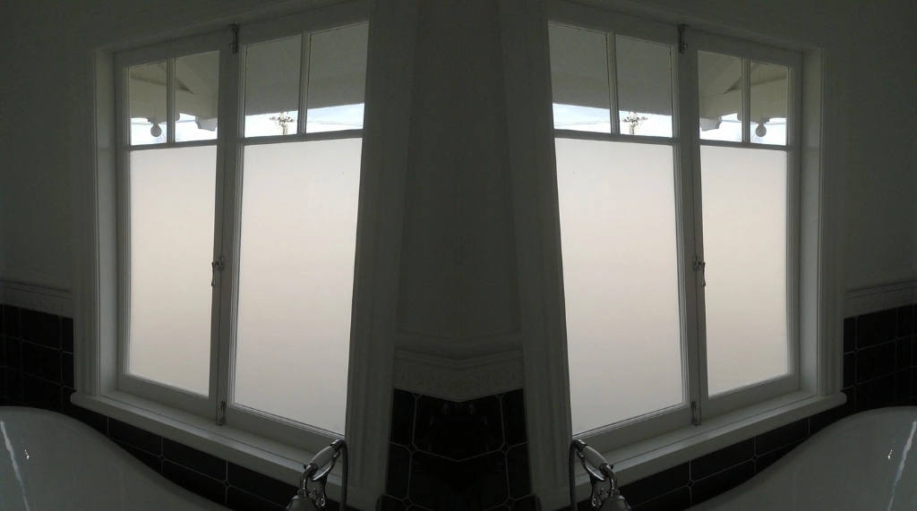 Kaca Motif Garis Kombinasi Sandblast