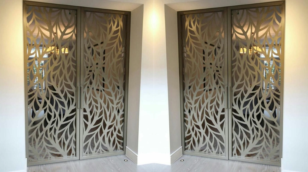 Kaca Motif Garis Laser Cut