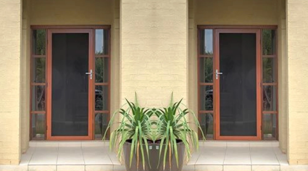 Pintu Kasa Nyamuk Aluminium dengan Motif Serat Kayu