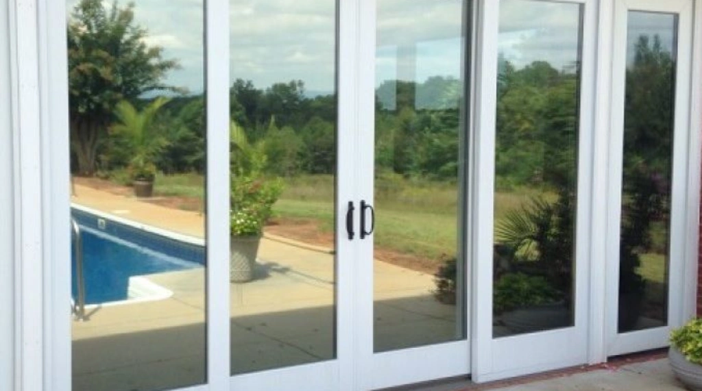 Pintu Kupu Tarung Minimalis Full Kaca Reflektif