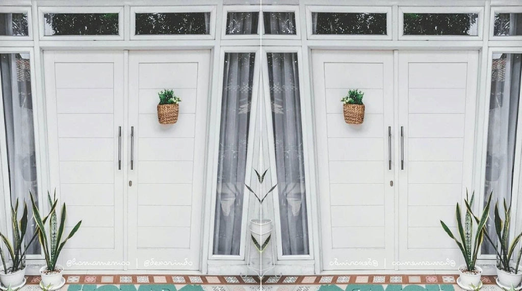 Pintu Kupu Tarung Putih Minimalis