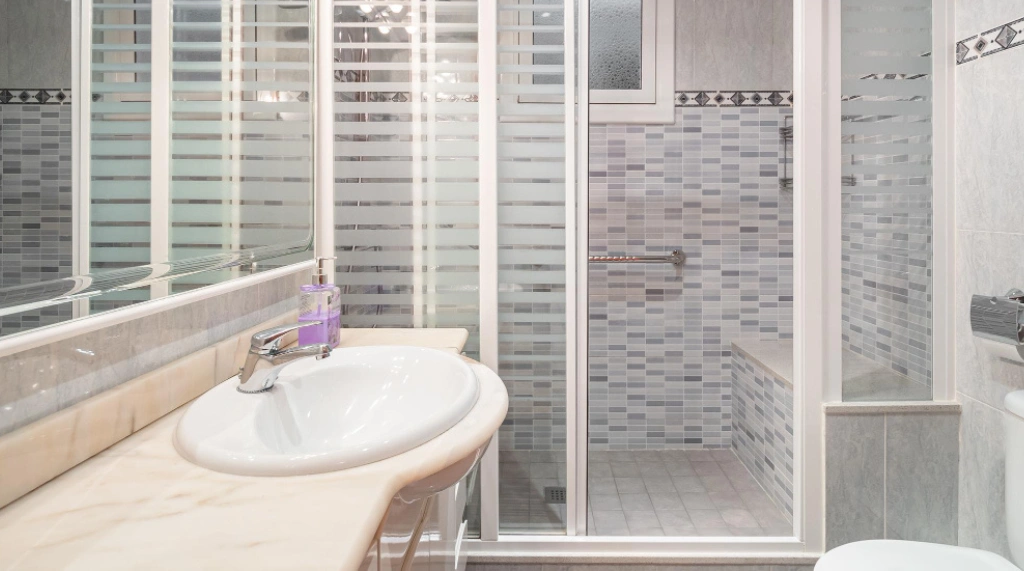 Berapa Ukuran Pintu Kamar Mandi yang Ideal