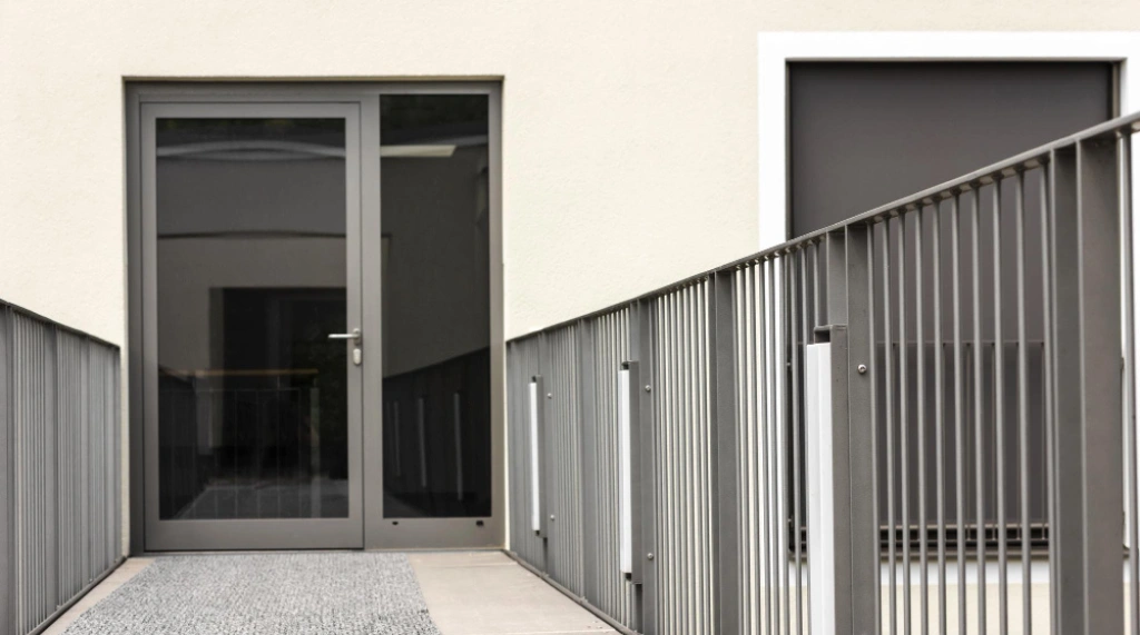 Pintu Casement (Swing) Minimalis